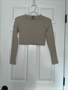 AIM’N Long-Sleeve Ribbed Crop Top in Taupe